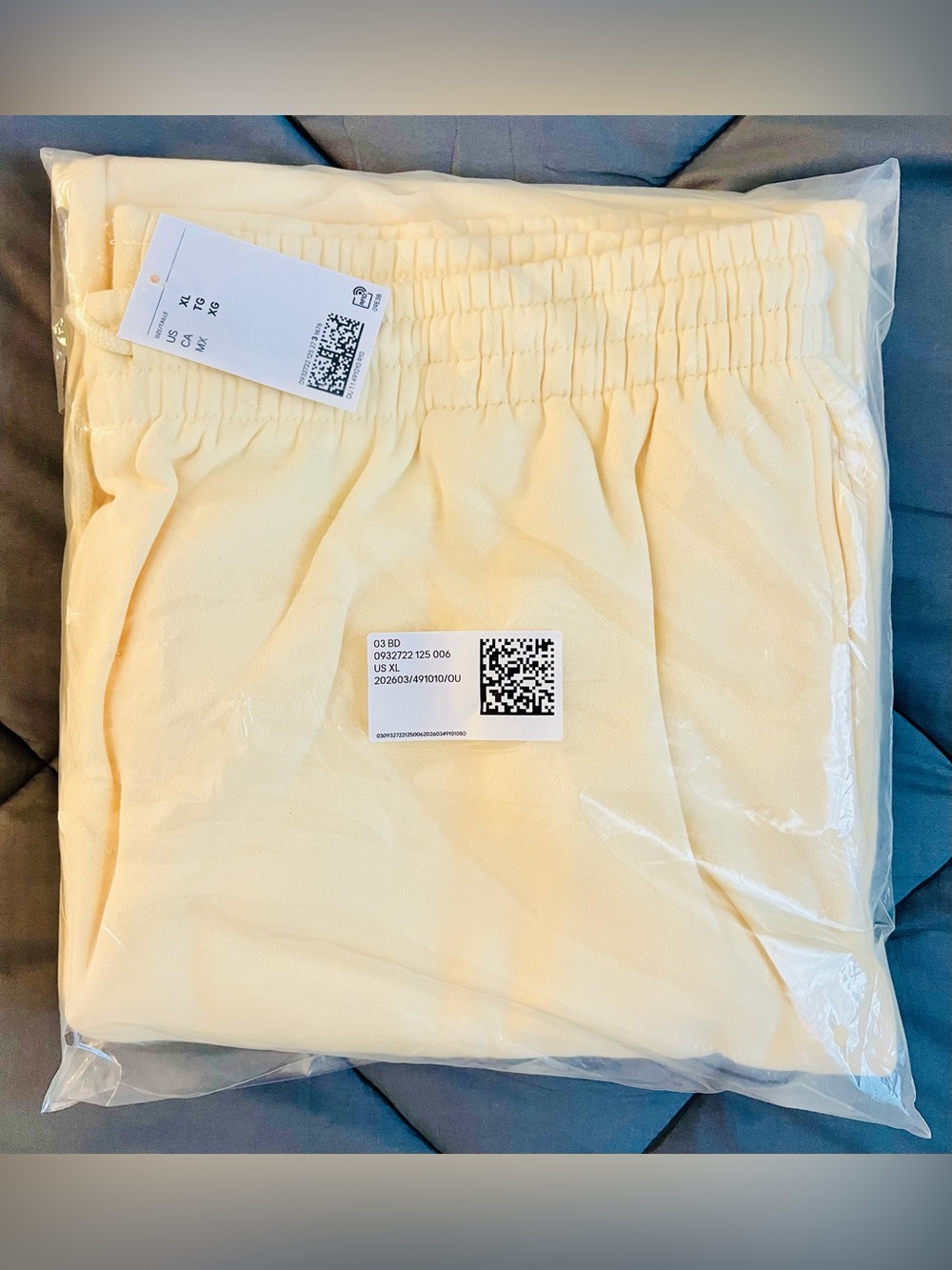 H&M Women’s NWT 2-piece Light Yellow Tee (Size XXL), and Joggers (Size: XL) - Picture 7 of 7